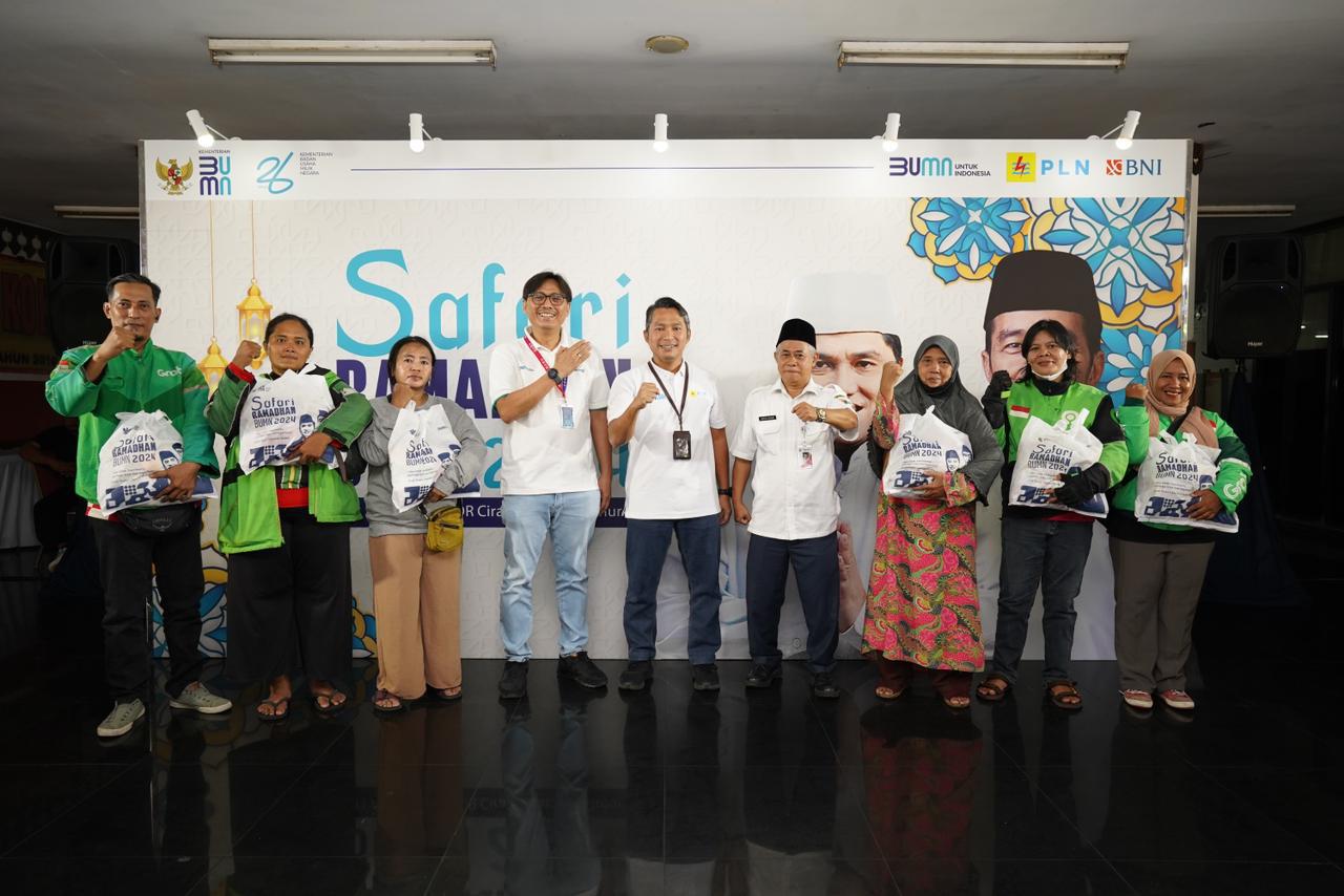 Gelar Safari Ramadan, PLN dan BNI Sediakan 1.500 Paket Sembako Murah untuk Ojol