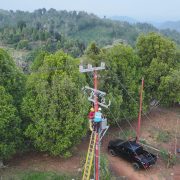 Listrik PLN di 33 Dusun Terpencil di Sulawesi Selatan Menyala 24 Jam!