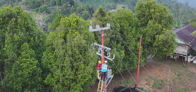 Listrik PLN di 33 Dusun Terpencil di Sulawesi Selatan Menyala 24 Jam!