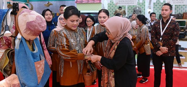 Dekranas Expo 2024, Ibu Negara Beli Batik dan Gelang di UMKM Mitra Binaan Pertamina