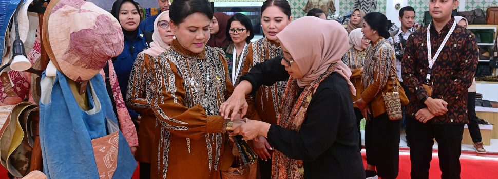Dekranas Expo 2024, Ibu Negara Beli Batik dan Gelang di UMKM Mitra Binaan Pertamina