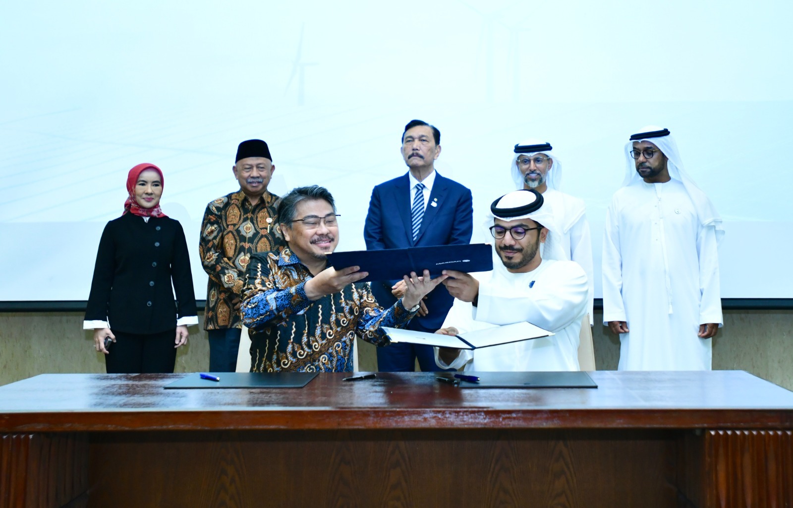 Pertamina NRE – Masdar Teken Kerja Sama Energi Terbarukan di Indonesia dan Internasional
