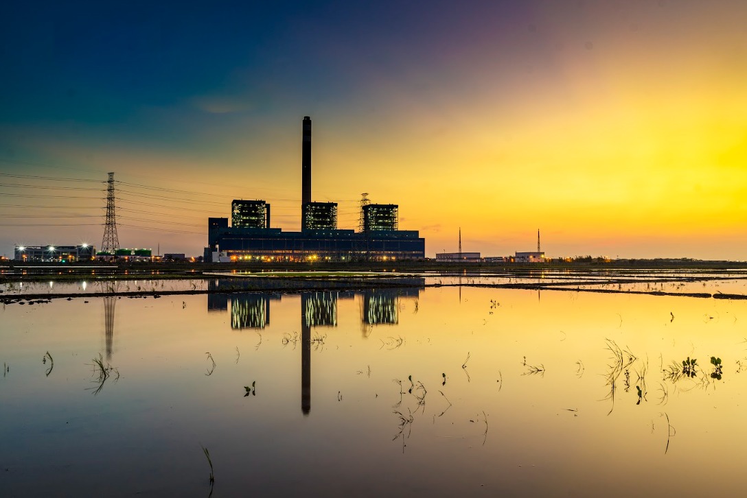 Landscape PLTU Indramayu 3 x 330 MegaWatt yang memproduksi listrik untuk kebutuhan di Pulau Jawa, Pulau Madura dan Pulau Bali.