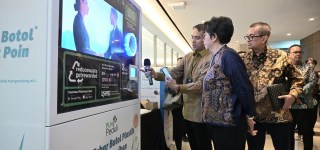 Sediakan Mesin Penampung Botol Plastik dan Baju Bekas di Lingkungan Kantor, Begini Cara PLN Libatkan Partisipasi Pegawai Daur Ulang Sampah