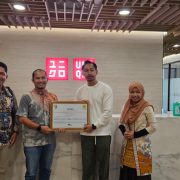 PLN Pasok Listrik Hijau 8.978 MWh untuk Uniqlo Indonesia