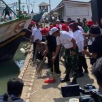 Implementasikan Program CSR, Elnusa Gelar Bersih Pantai Di Indramayu