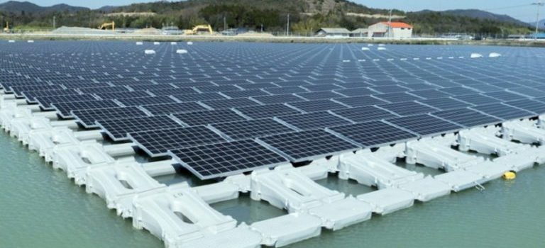 Dorong EBT, Pemerintah Akan Bangun PLTS Terapung di Tiga Waduk