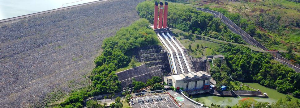 Kembangkan PLTS Terapung, PLN NP Optimalkan Produksi Energi Bersih dari Waduk Karangkates
