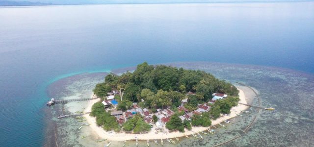 Pasang 118 Mikro PLTS, PLN Listriki Warga Tiga Pulau di Pangkep Dengan Energi Bersih
