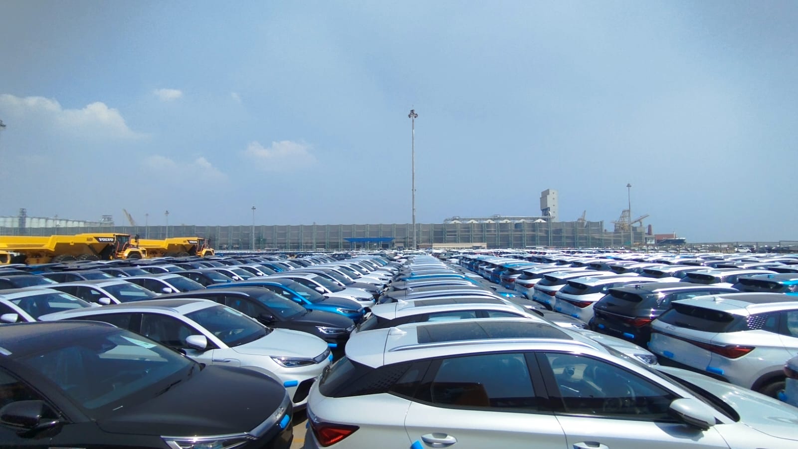 Euforia Mobil Listrik Dimanfaatkan PT Selamat Sempurna Suplai Suku Cadang