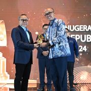 Komitmen Jalankan Bisnis Berkelanjutan, PLN Sabet Dua Penghargaan ESG