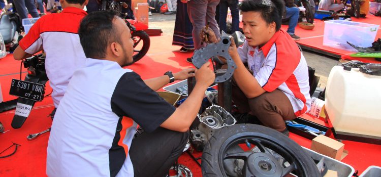20 Sekolah Kejuruan Adu Skill di Kompetisi Konversi Motor Listrik PLN