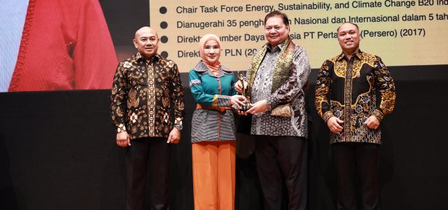Nicke Widyawati Dianugerahi Lifetime Achievement Awards di Ajang IEA 2024