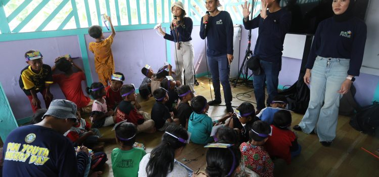 Relawan PLN Berikan Bantuan Pendidikan dan Kesehatan Warga Kampung Pemulung Jurang Mangu Timur
