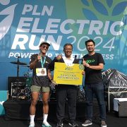 Hadir di PLN Electric Run 2024, Lima Pengemudi Ojol Prasejahtera Peroleh Motor Listrik