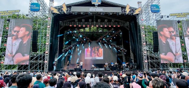 PLN Mobile Gelegar Musik Prambanan 2024 Sukses Goyang Belasan Ribu Penonton