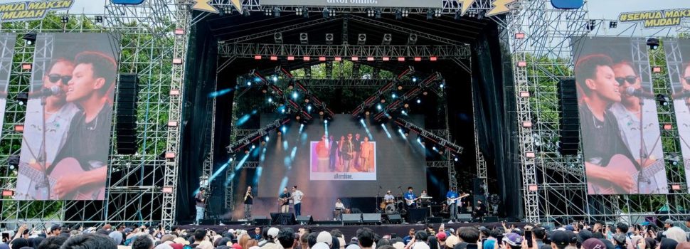 PLN Mobile Gelegar Musik Prambanan 2024 Sukses Goyang Belasan Ribu Penonton