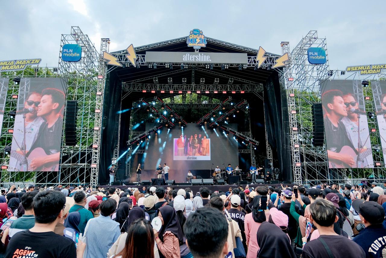 PLN Mobile Gelegar Musik Prambanan 2024 Sukses Goyang Belasan Ribu Penonton