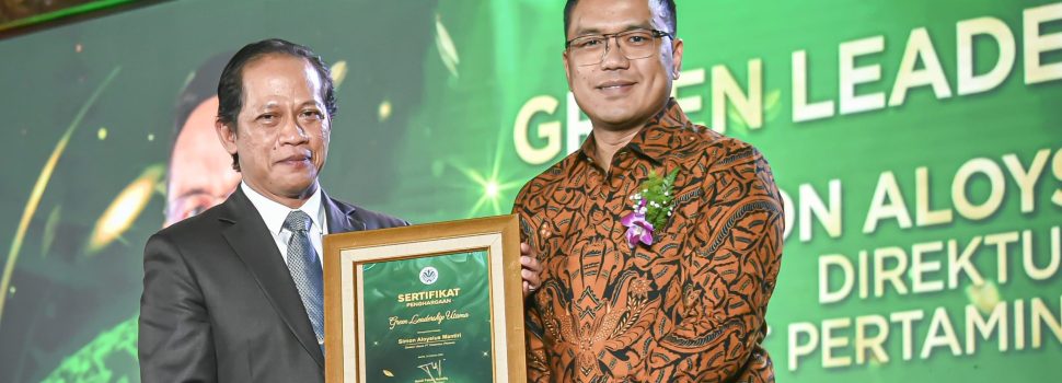 Dirut Pertamina Raih Penghargaan Green Leadership Utama dari KLH