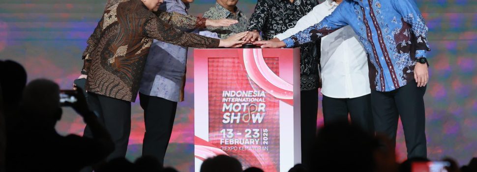PLN Dorong Green Future Kendaraan Listrik di Indonesia Saat Acara IIMS 2025