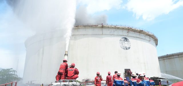Tim Kilang Cilacap Sigap Tangani Insiden Sludge, Operasi Tetap Aman