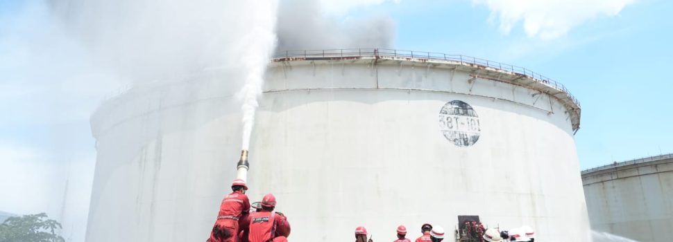 Tim Kilang Cilacap Sigap Tangani Insiden Sludge, Operasi Tetap Aman