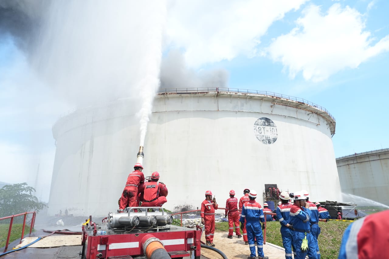 Tim Kilang Cilacap Sigap Tangani Insiden Sludge, Operasi Tetap Aman