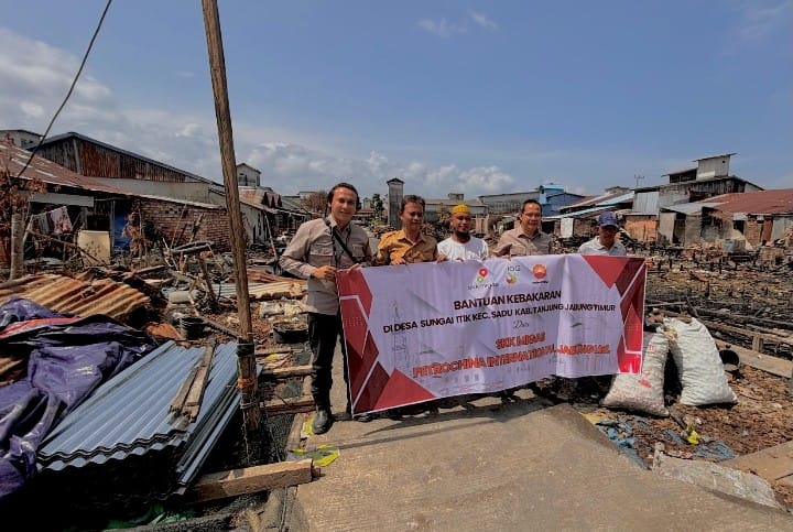PetroChina Salurkan Bantuan Bagi Korban Kebakaran di Tanjung Jabung Timur