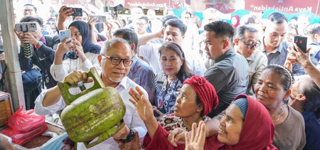 Pastikan Penyaluran LPG 3 Kg Aman, Menko Pangan dan Mendag Tinjau Sub Pangkalan di Klender