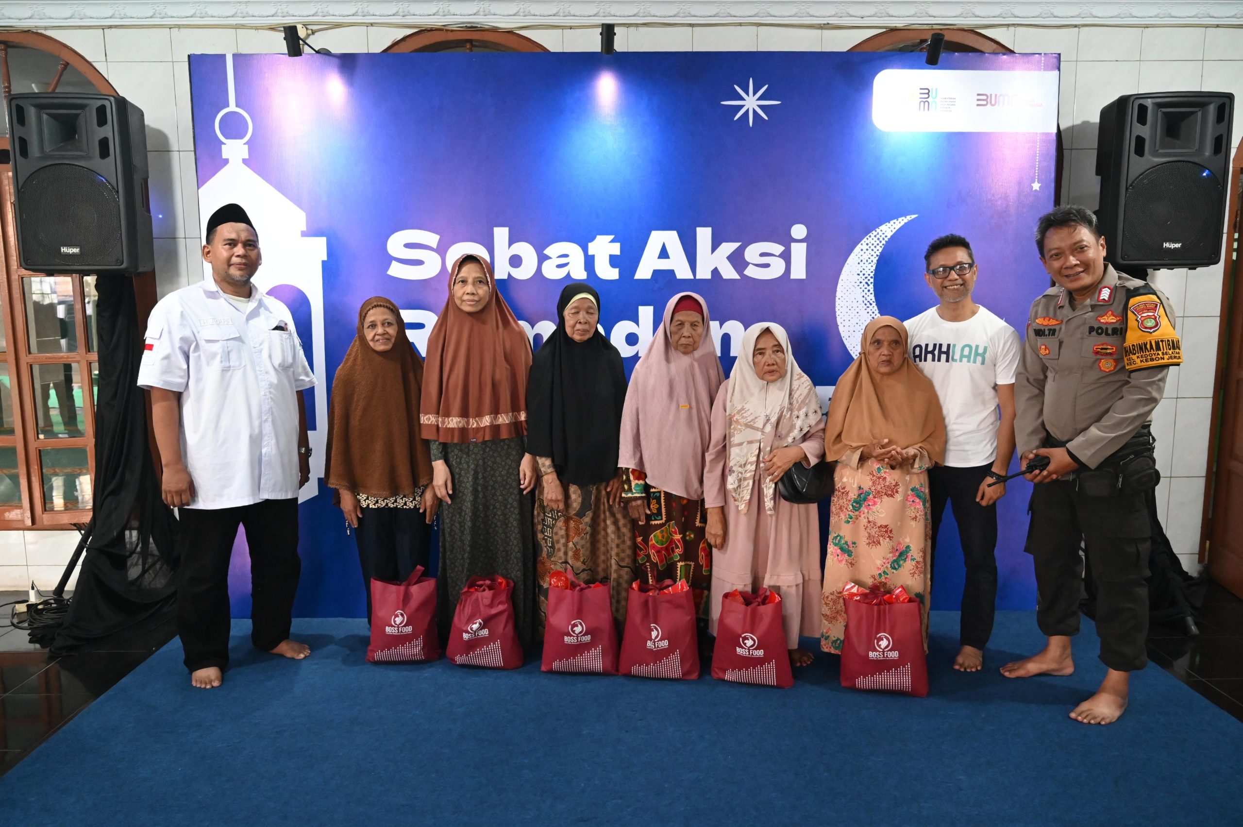 Relawan Pertamina Bersihkan Masjid di Jakarta Barat dalam Sobat Aksi Ramadan 2025