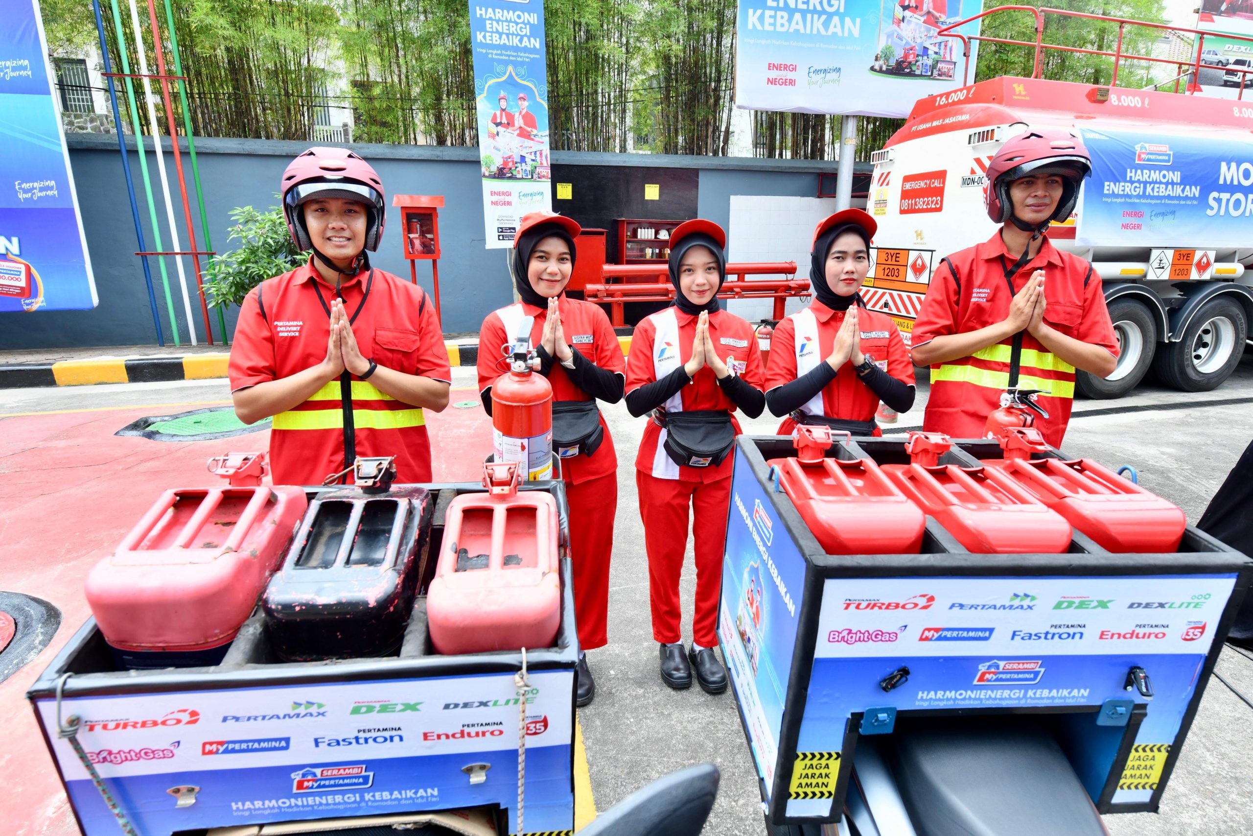 Pertamina tetap beroperasi 24 jam selama Lebaran 2025 untuk memastikan ketersediaan energi. Hubungi Pertamina Call Center 135 untuk layanan dan informasi.