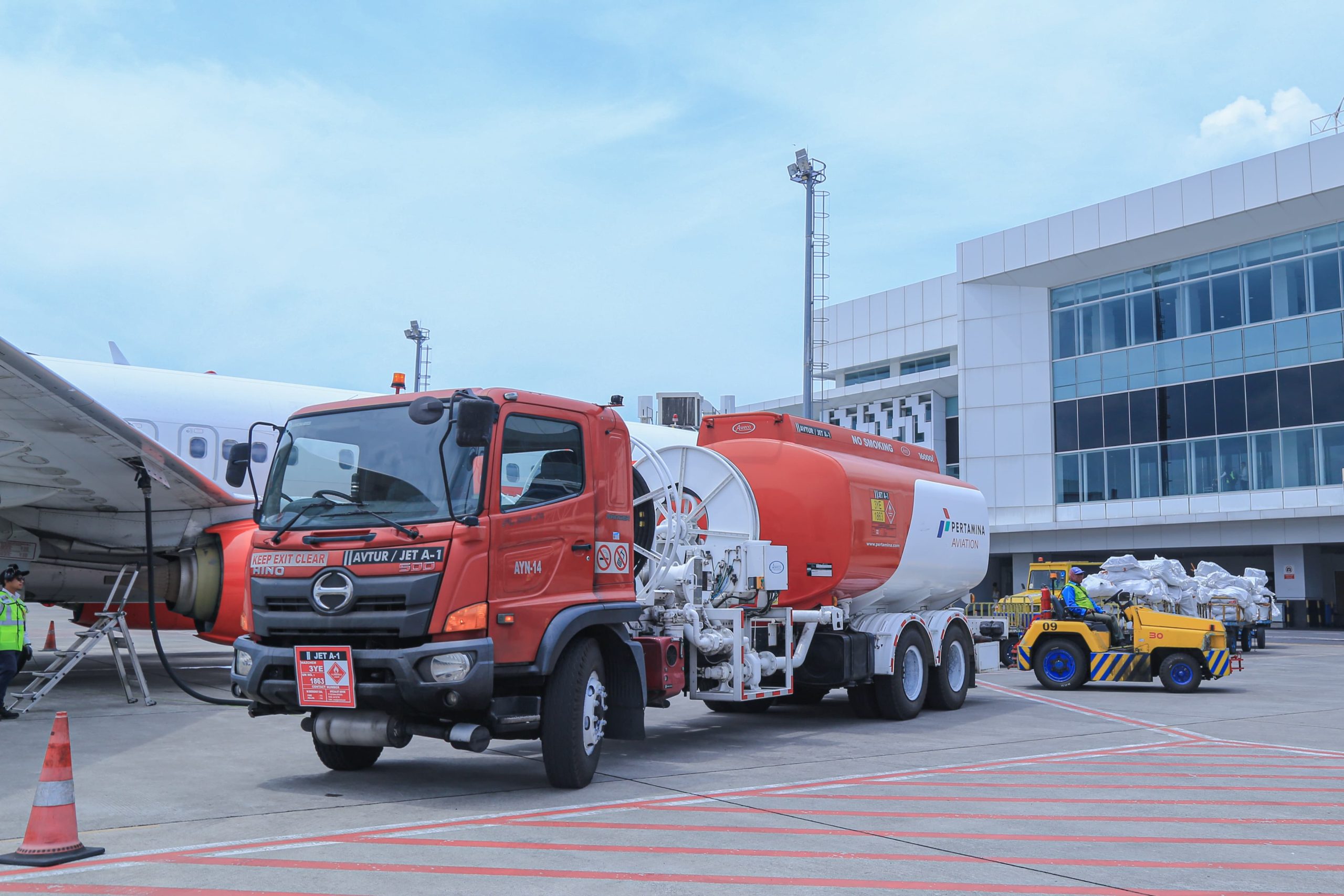 Mudik Lebih Hemat! Pertamina Turunkan Harga Avtur di 37 Bandara