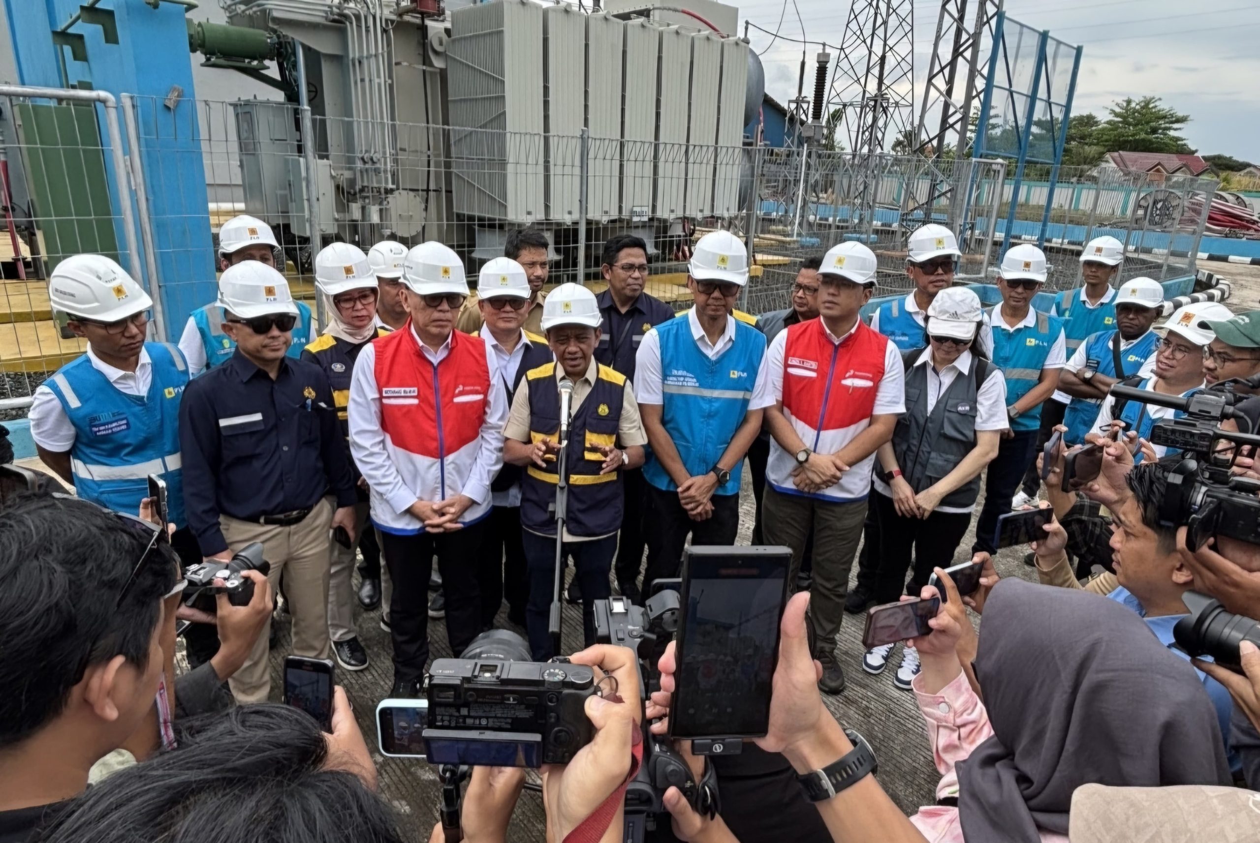 Idulfitri Tanpa Mati Listrik, Menteri Bahlil Tinjau Kesiapan PLN di Kalimantan