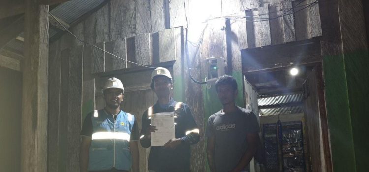 PLN Hadirkan Listrik di 9 Desa Kaltimra, Warga Sambut Idulfitri 1446 H Penuh Haru