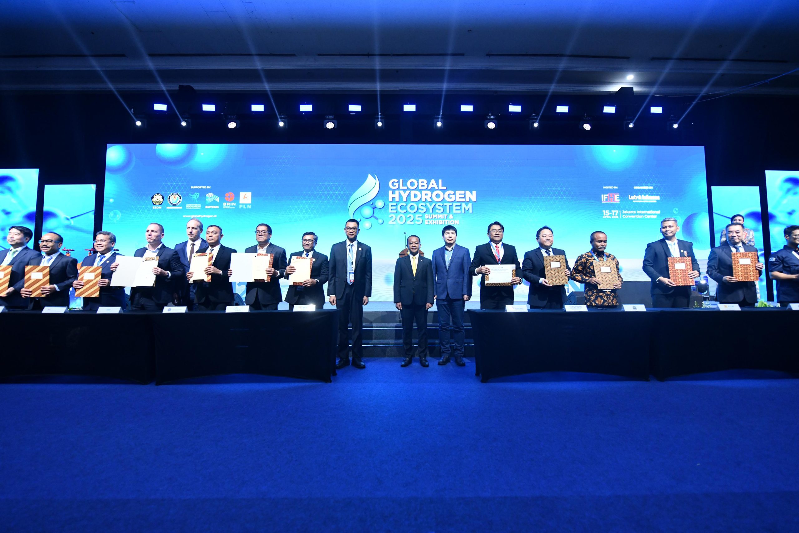 PLN Kolaborasi Internasional Bangun Ekosistem Hidrogen Hijau untuk Sektor Maritim