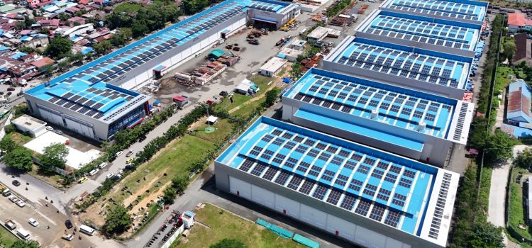 Bukan Cuma Omon-omon Soal Go Green! Pertamina Pasang PLTS Atap Terbesar di Kilang Balikpapan