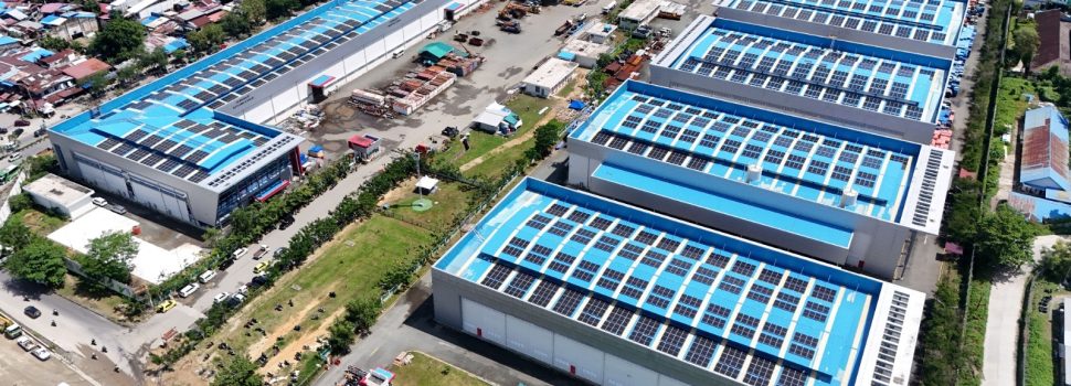 Bukan Cuma Omon-omon Soal Go Green! Pertamina Pasang PLTS Atap Terbesar di Kilang Balikpapan