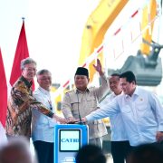 Bangun Ekosistem EV, Prabowo Resmikan Groundbreaking Pabrik Baterai Listrik di Karawang