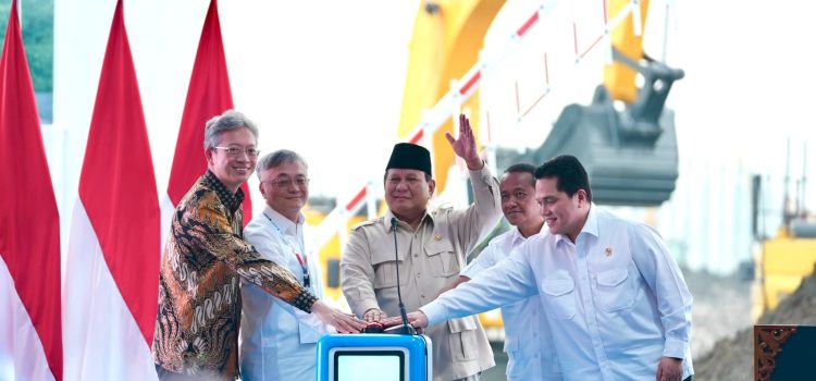 Bangun Ekosistem EV, Prabowo Resmikan Groundbreaking Pabrik Baterai Listrik di Karawang