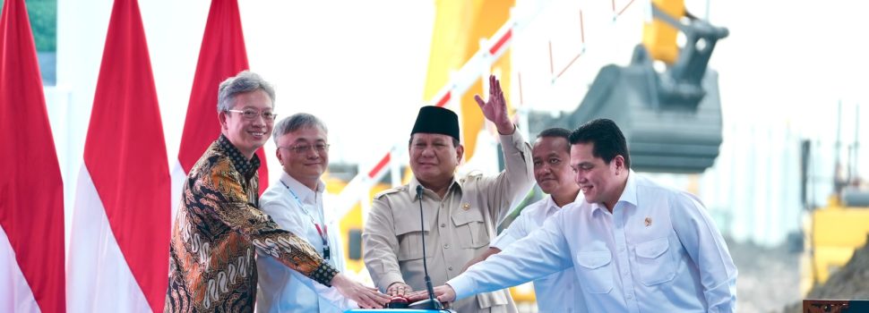 Bangun Ekosistem EV, Prabowo Resmikan Groundbreaking Pabrik Baterai Listrik di Karawang