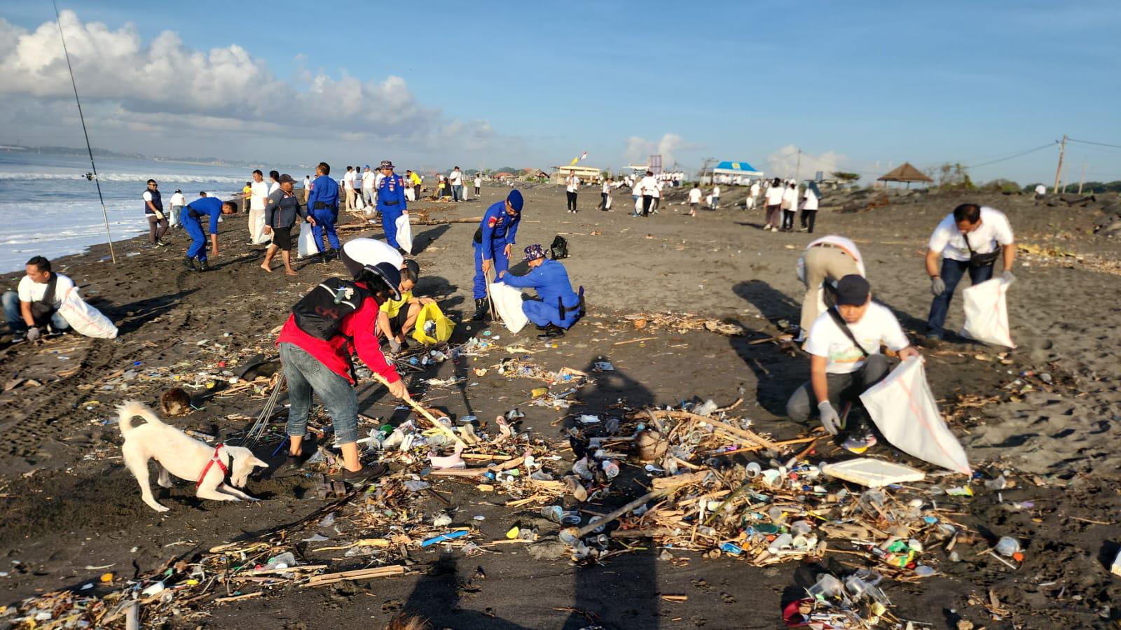PLN Gerak Serentak di 56 Lokasi, Aksi Bersih-Bersih Sampah Libatkan 12 Ribu Pegawai