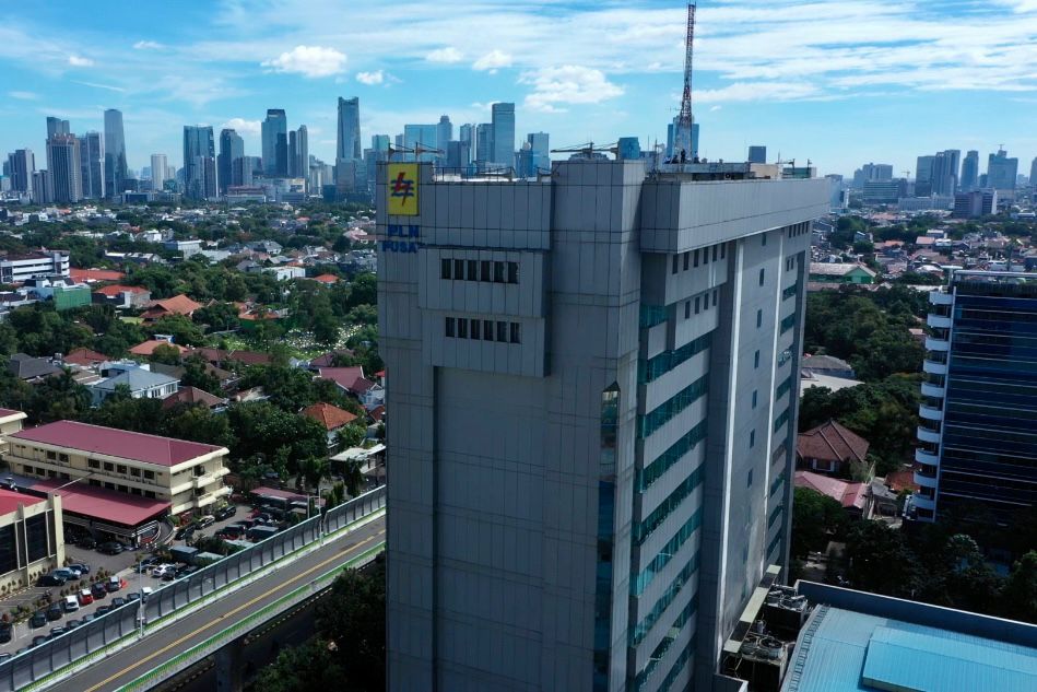 Keuangan PLN Makin Kinclong! DER Turun, Laba Tembus Rp17,7 T