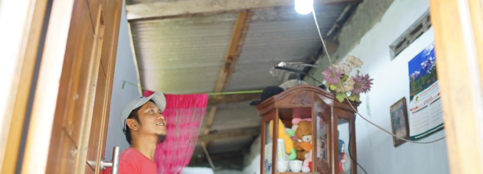 PLN Terangi Hidup Ribuan Keluarga Lewat Program Light Up The Dream, Bawa Harapan hingga ke Pelosok Negeri