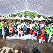 Pertamina Salurkan 1.000 Seragam Sekolah untuk Anak Pengemudi Ojek