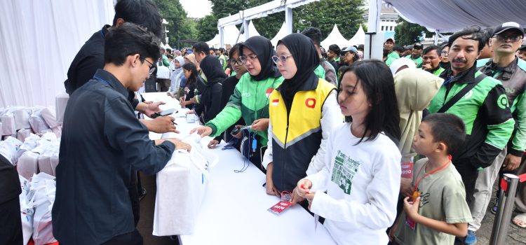 Seribu Seragam Sekolah dari Pertamina, Bantu Anak Pengemudi Ojek Siap Sekolah