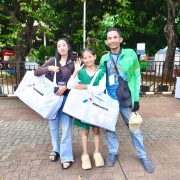 Pertamina Salurkan Seribu Seragam Anak Ojek, Gandeng UMKM Mojokerto Produksi Sepatu Lokal