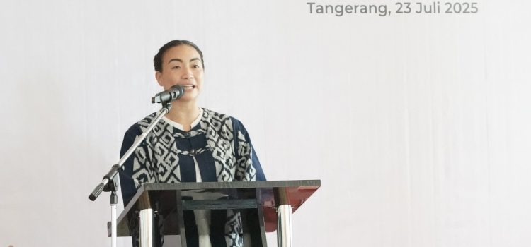 Isi Stroom Mobil Listrik Bisa di Alfamart! PLN Gandeng MEBI Buka SPKLU di Ritel