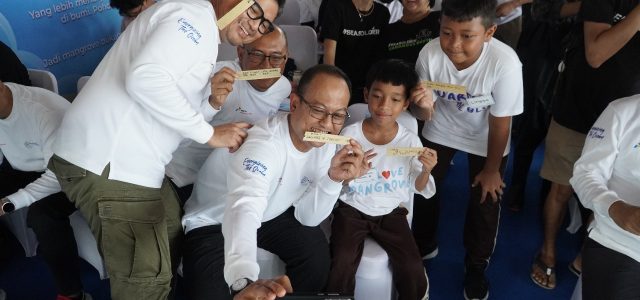 Pertamina Tanam 20 Ribu Mangrove Bareng Anak SD, Lingkungan Jadi Cerita Seru