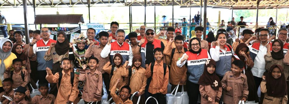 Kereen, Di Hari Anak Nasional, Pertamina Bagikan Bantuan Paket Seragam Sekolah di Balikpapan