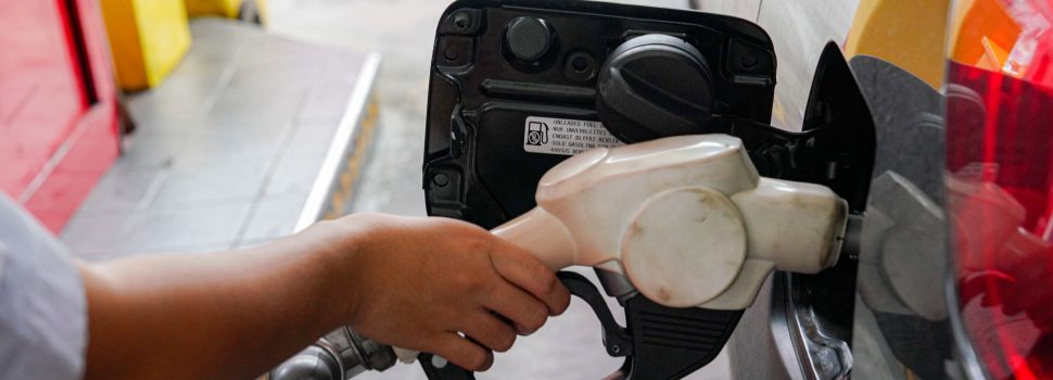 Bongkar Mitos! Isi BBM Lambat Biar Takarannya Pas? Pertamina Buka Suara!